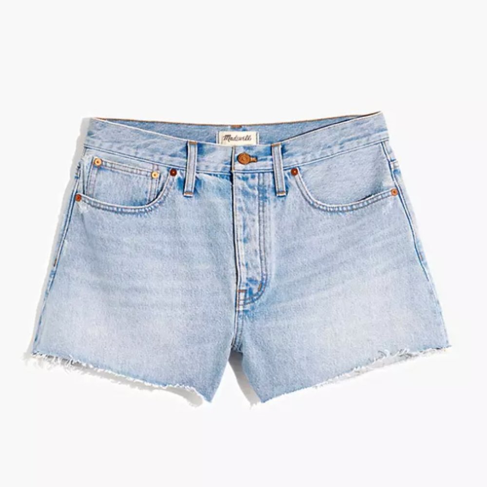 Madewell Curvy Relaxed Denim Shorts in Cedarcroft Wash